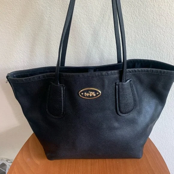 Coach Crossgrain Leather Taxi Tote Black
Shoulder Bag - Picture 1 of 11